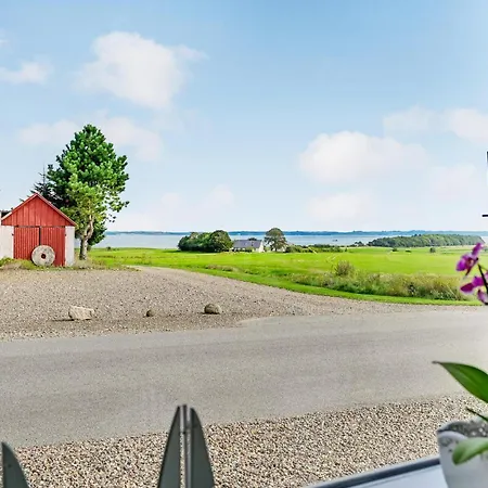 2 Bedroom Gorgeous In Roslev