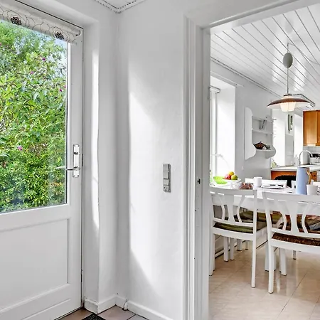 2 Bedroom Gorgeous In Feriehus