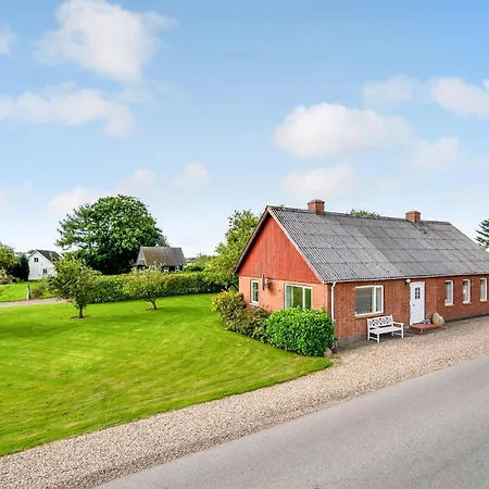 2 Bedroom Gorgeous In *