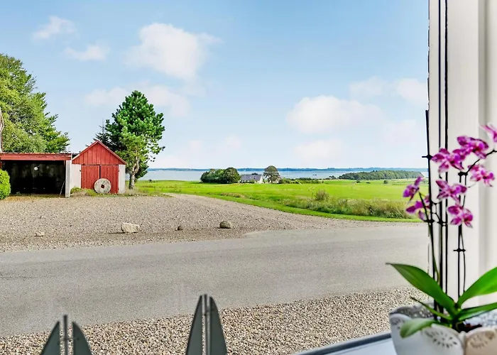 2 Bedroom Gorgeous In Roslev