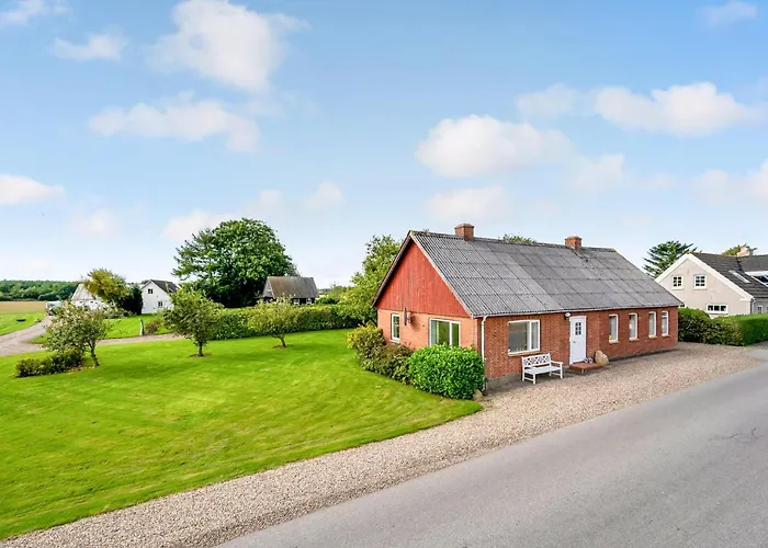 2 Bedroom Gorgeous In *